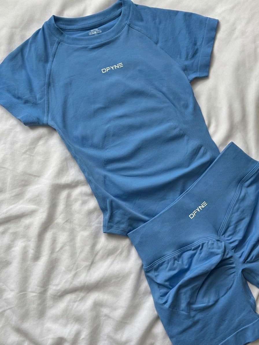 Conjunto playera de manga corta compresora y short