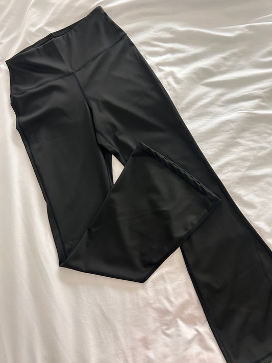 Flare leggings corte acampanado