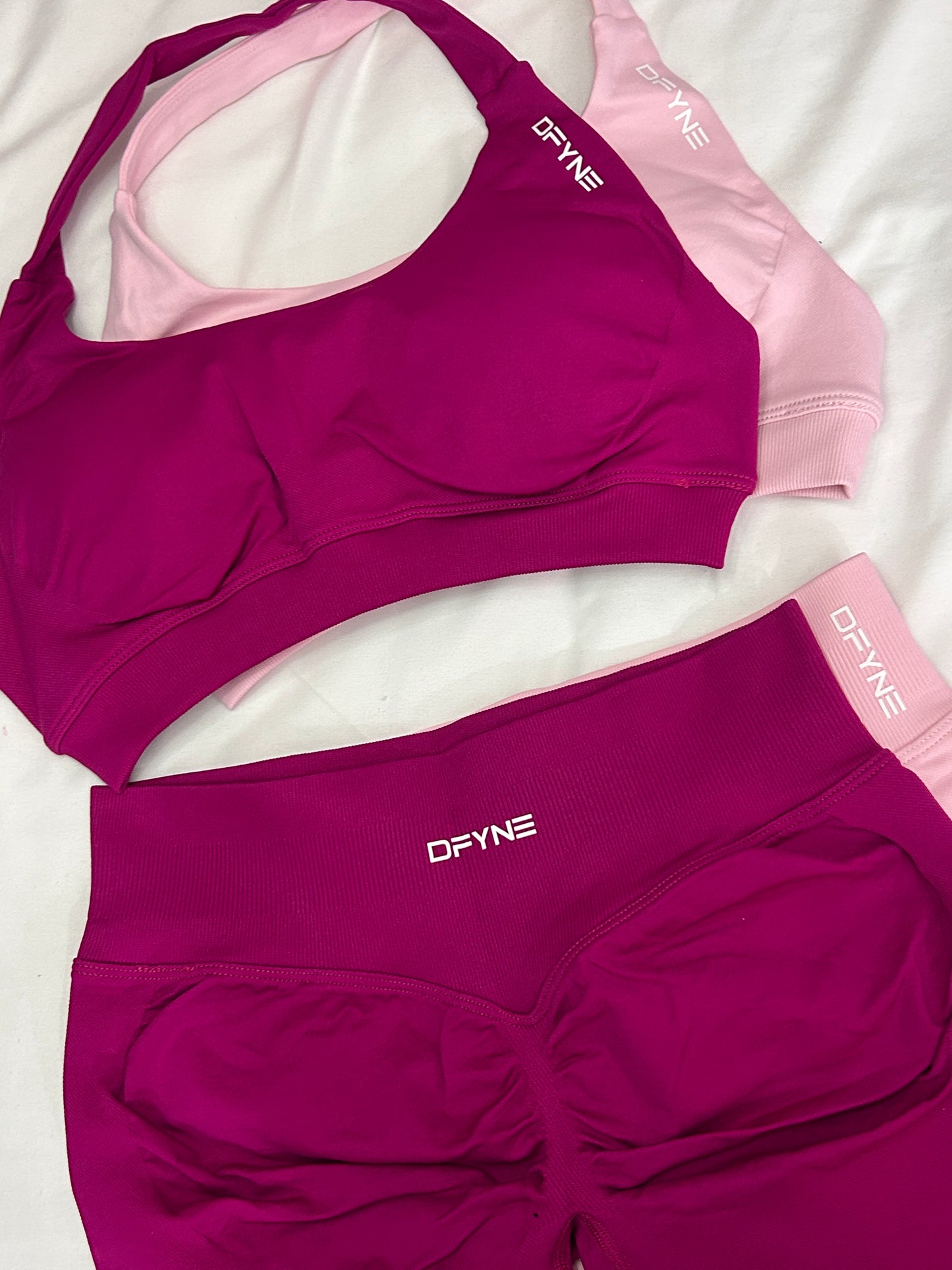 Conjunto Dfyne Top corto halter y short IMPACT