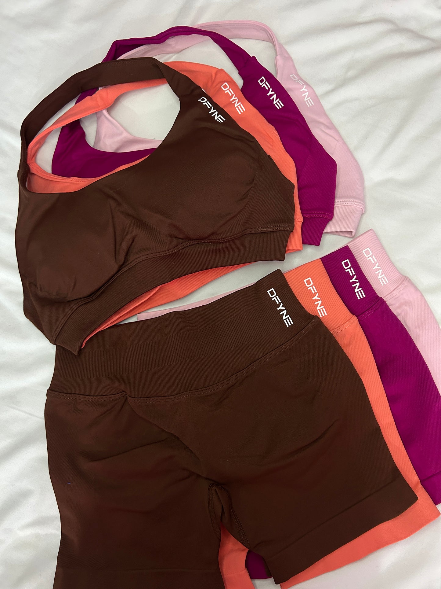 Conjunto Dfyne Top corto halter y short IMPACT