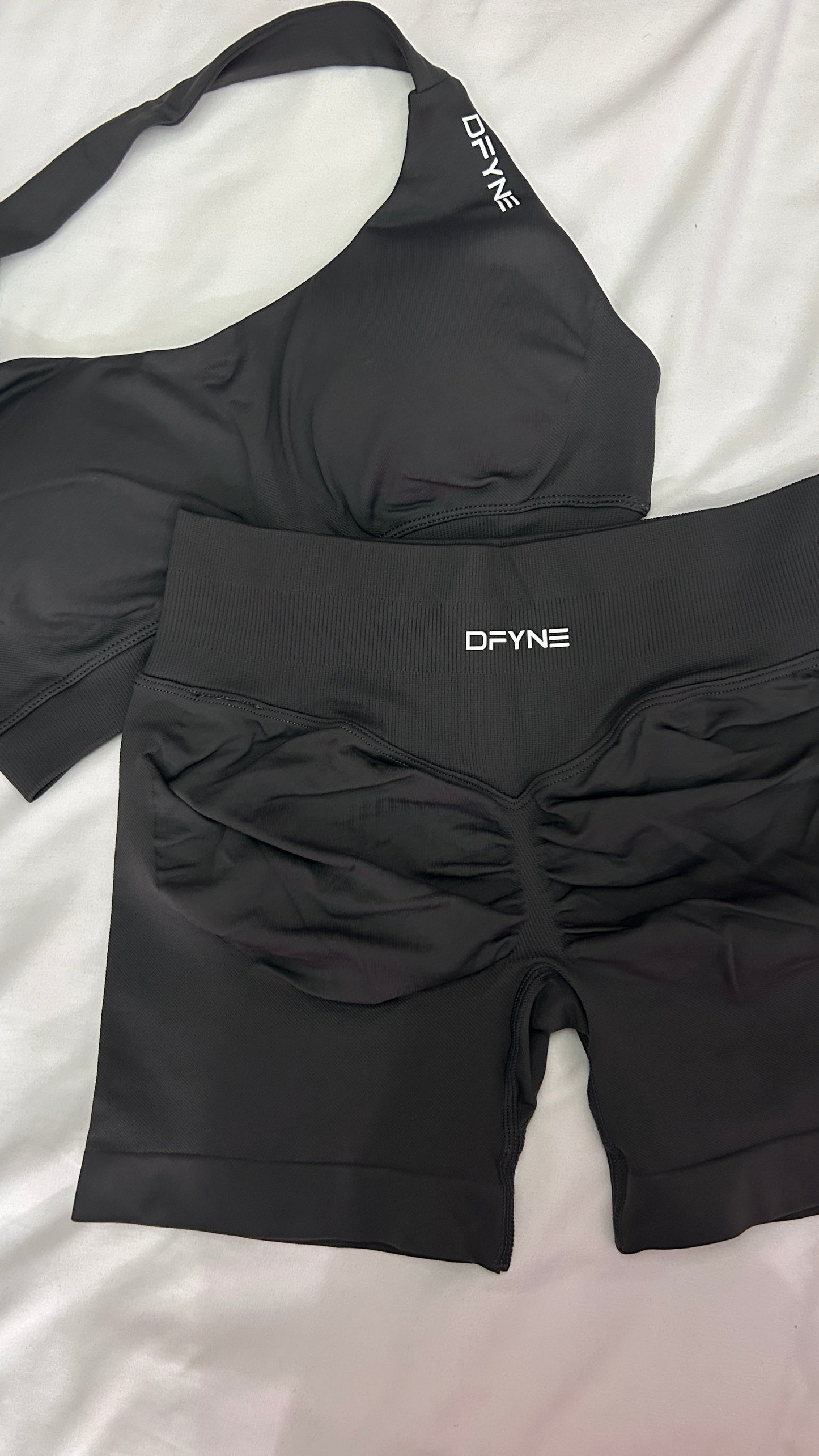 Conjunto Dfyne Top corto halter y short IMPACT