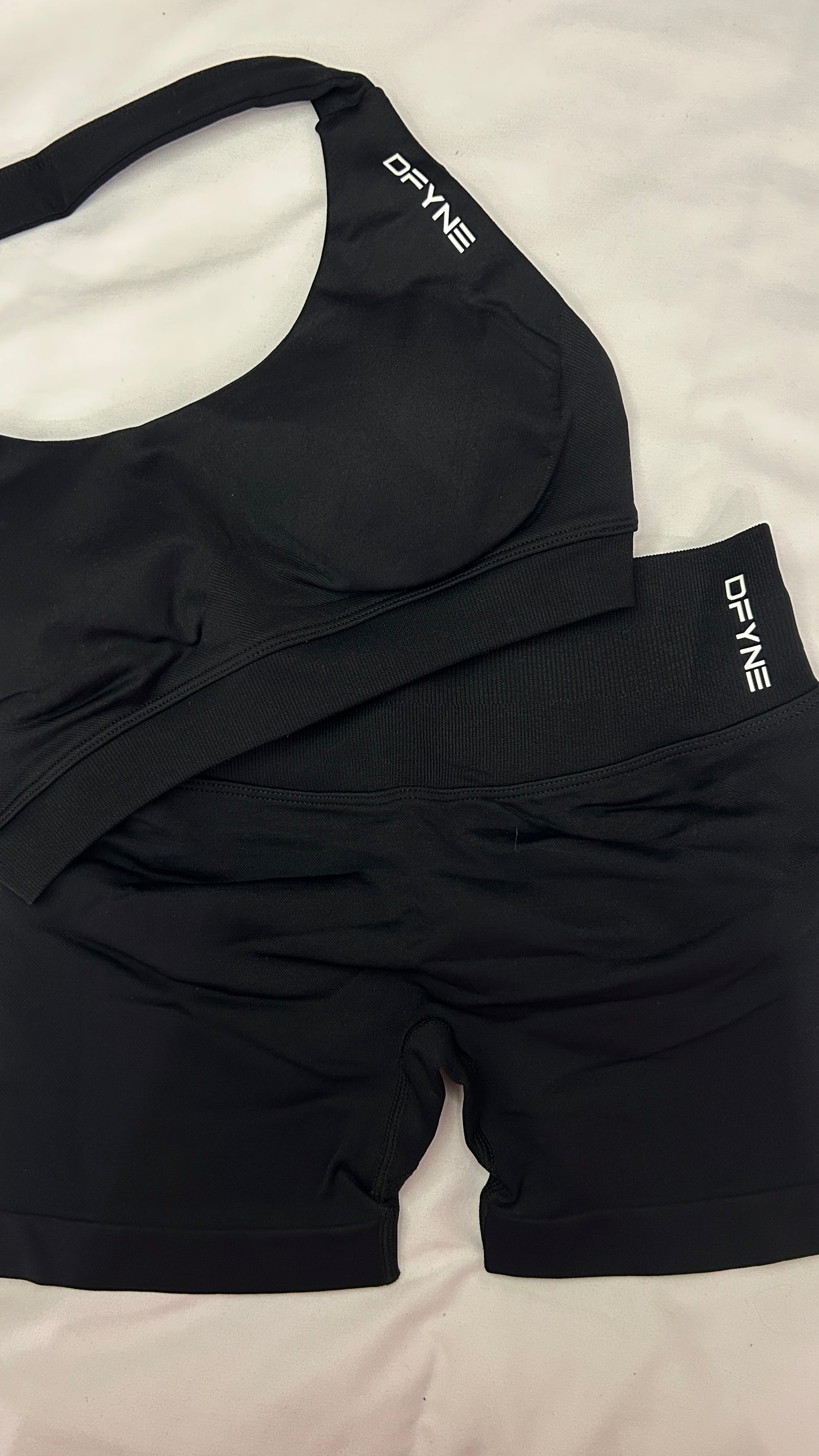 Conjunto Dfyne Top corto halter y short IMPACT