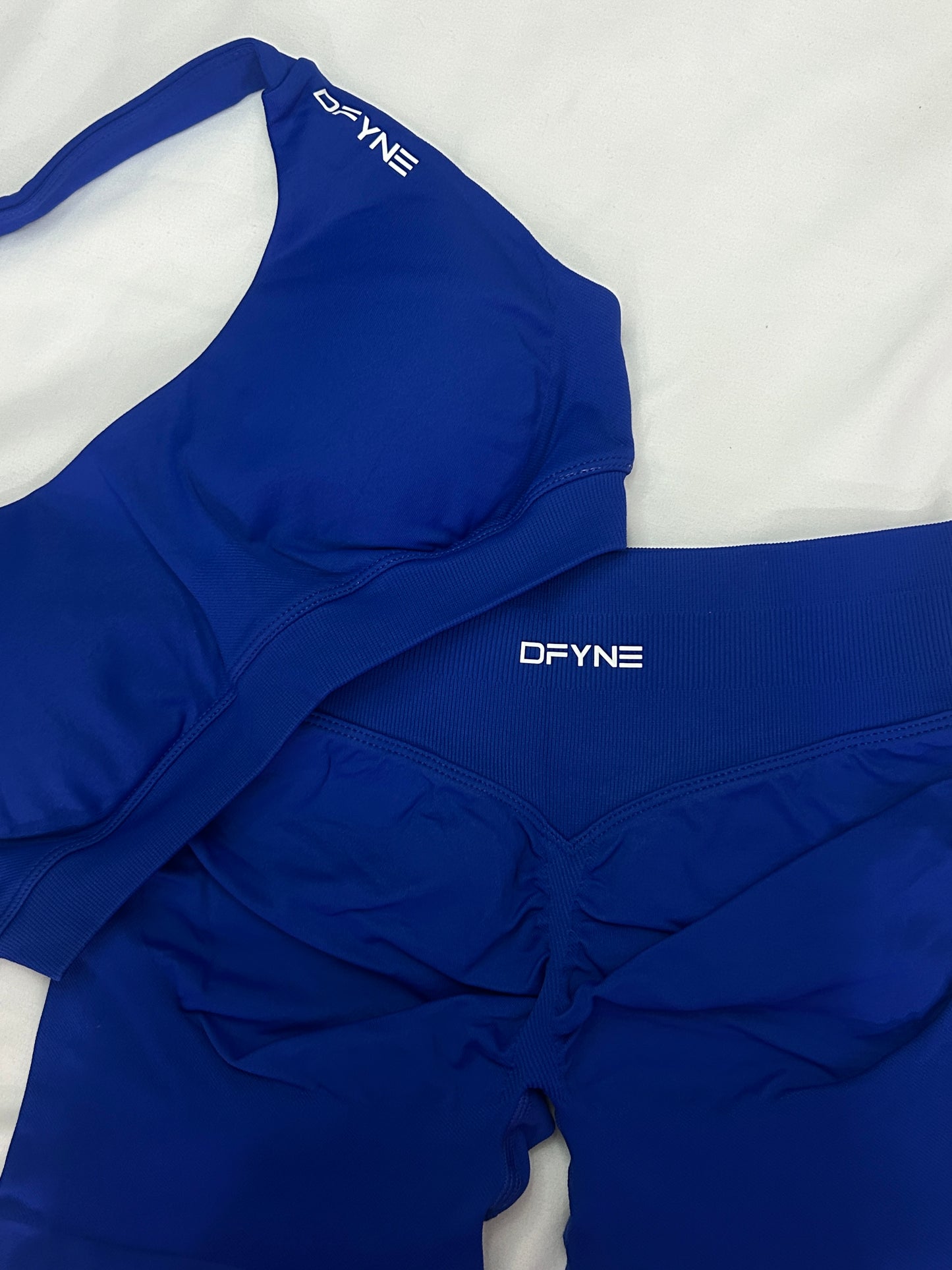 Conjunto Dfyne Top corto halter y short IMPACT