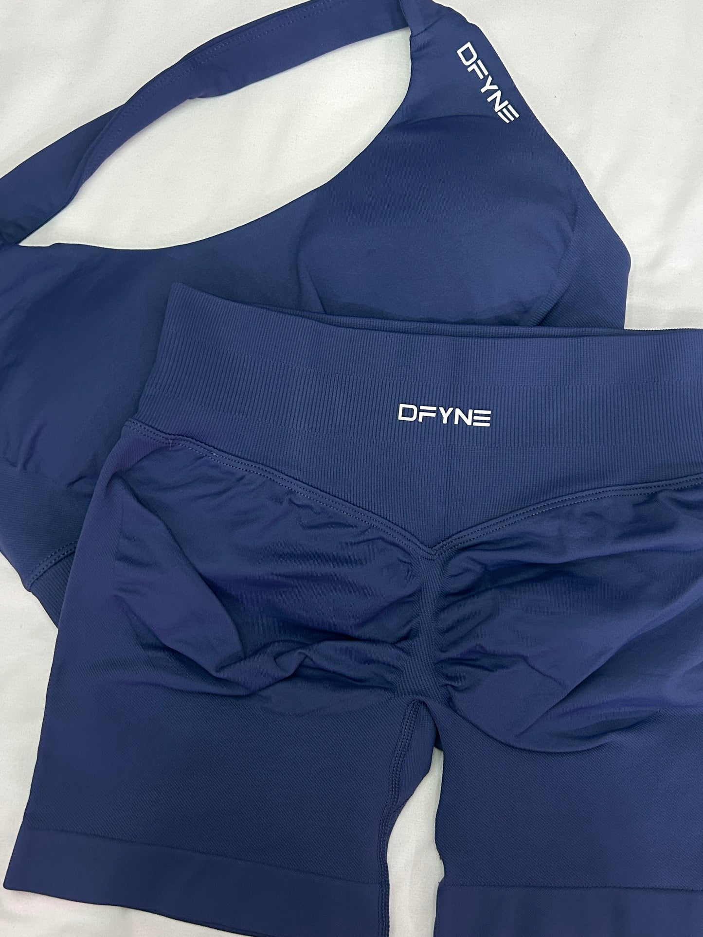 Conjunto Dfyne Top corto halter y short IMPACT