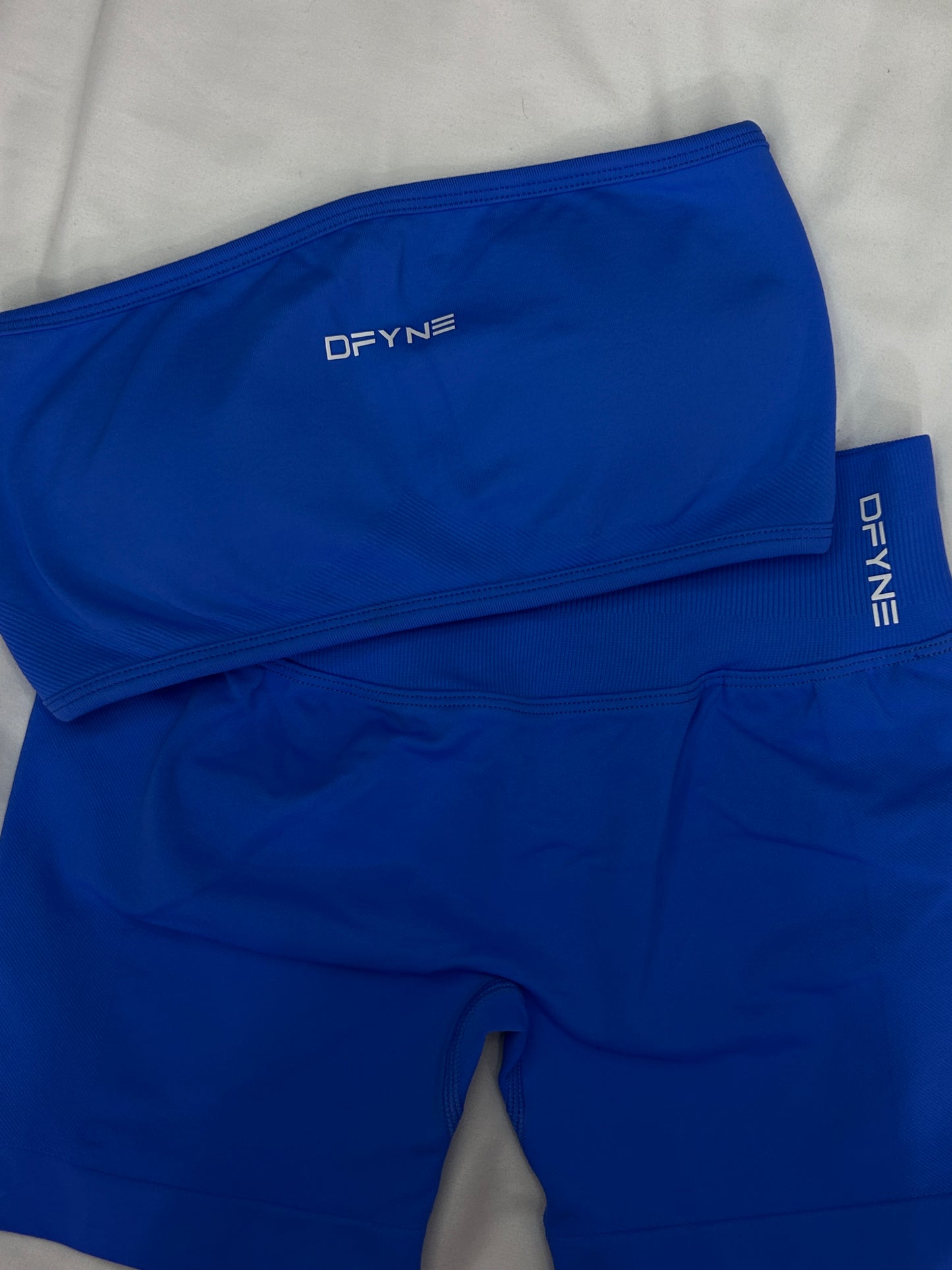 Conjunto Dfyne Top corto halter y short IMPACT