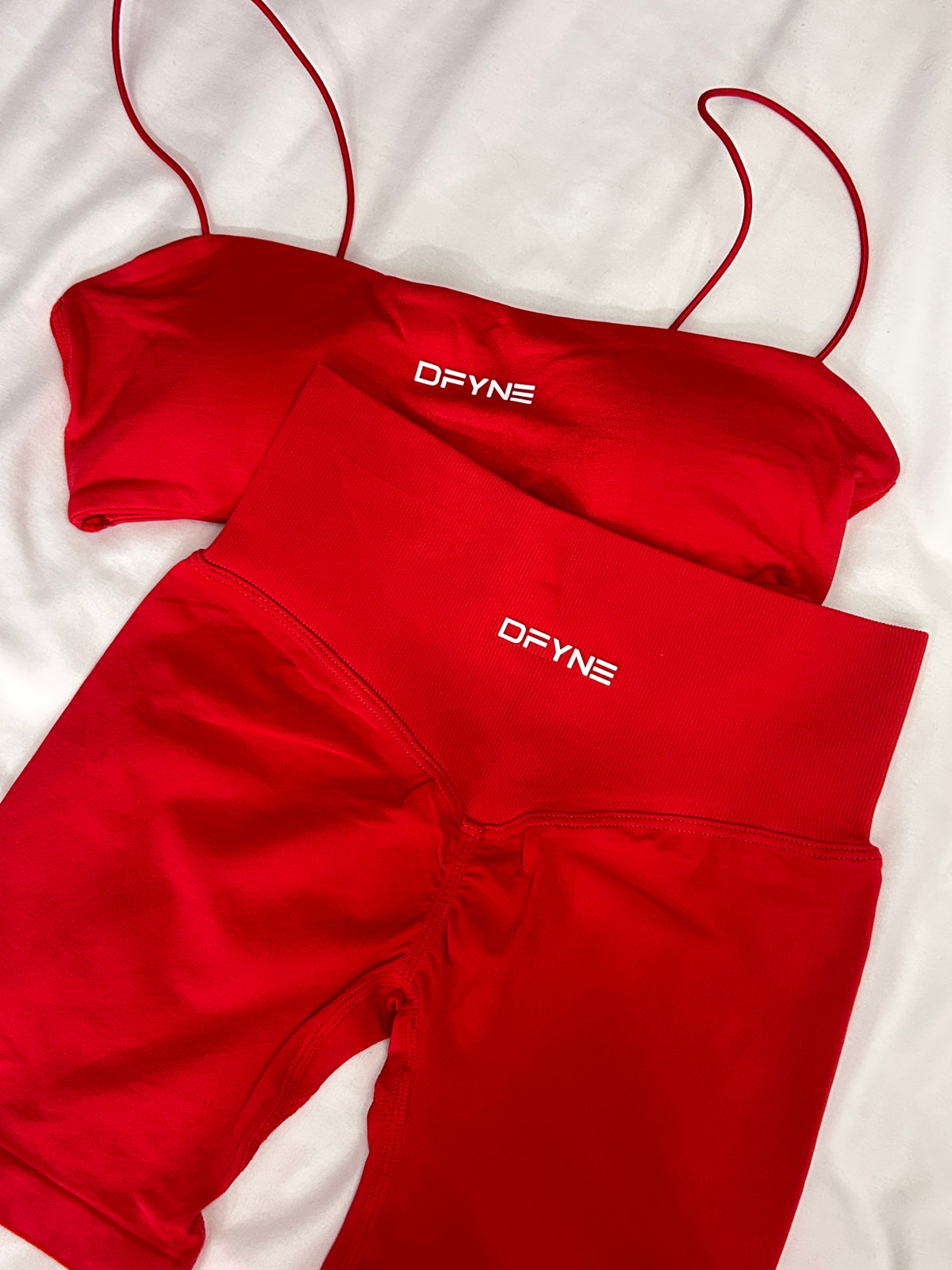 Conjunto top corto tirantes y short DFYNE línea defy / Últimas piezas talla XS