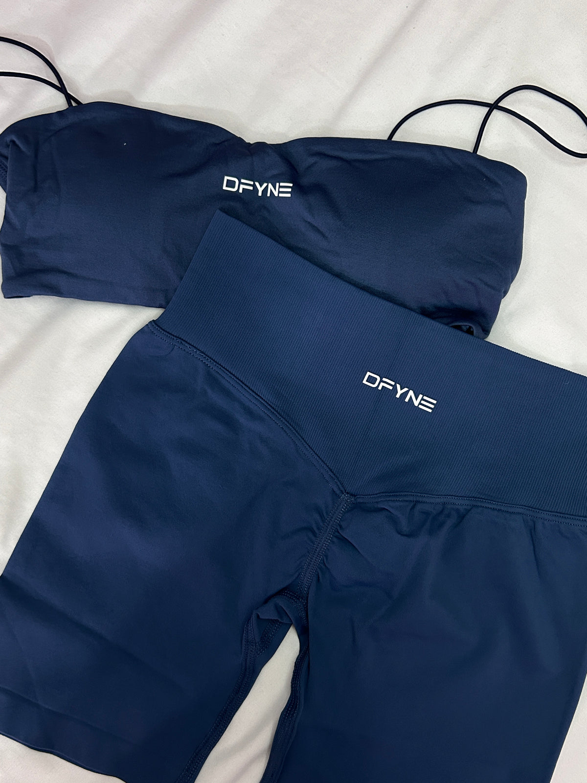 Conjunto top corto tirantes y short DFYNE línea defy / Últimas piezas talla XS