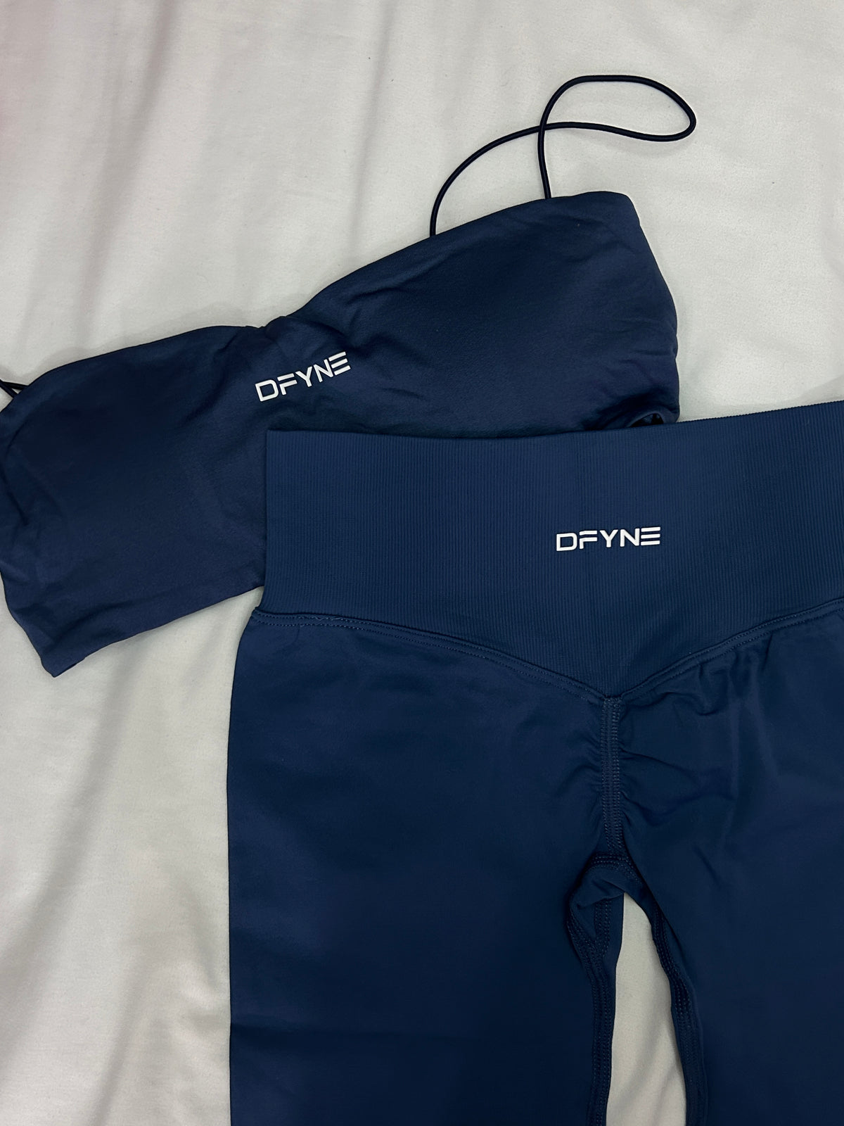 Conjunto top corto tirantes y short DFYNE línea defy / Últimas piezas talla XS