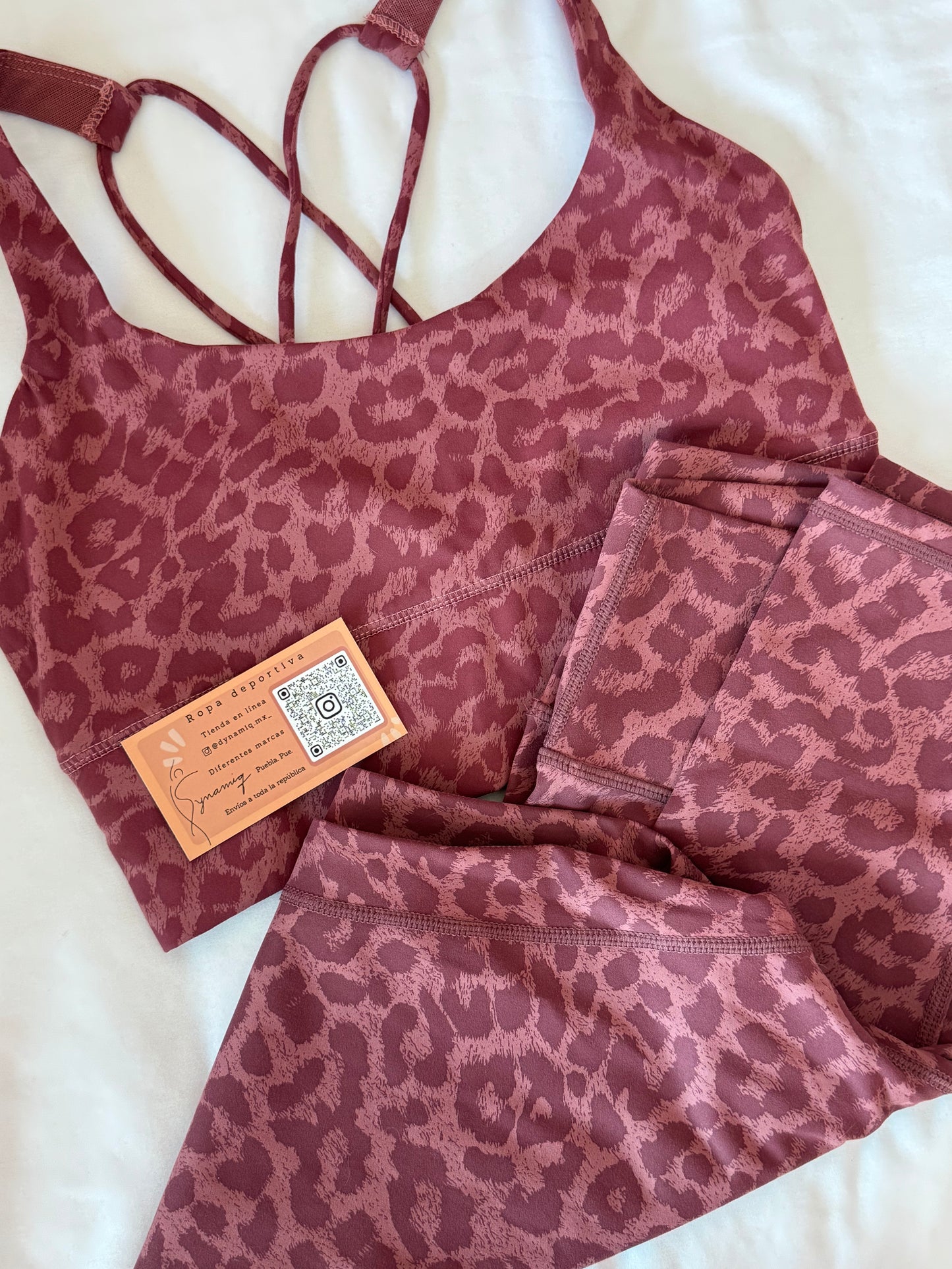 Conjunto Deportivo Dynamiq top corto y legging
