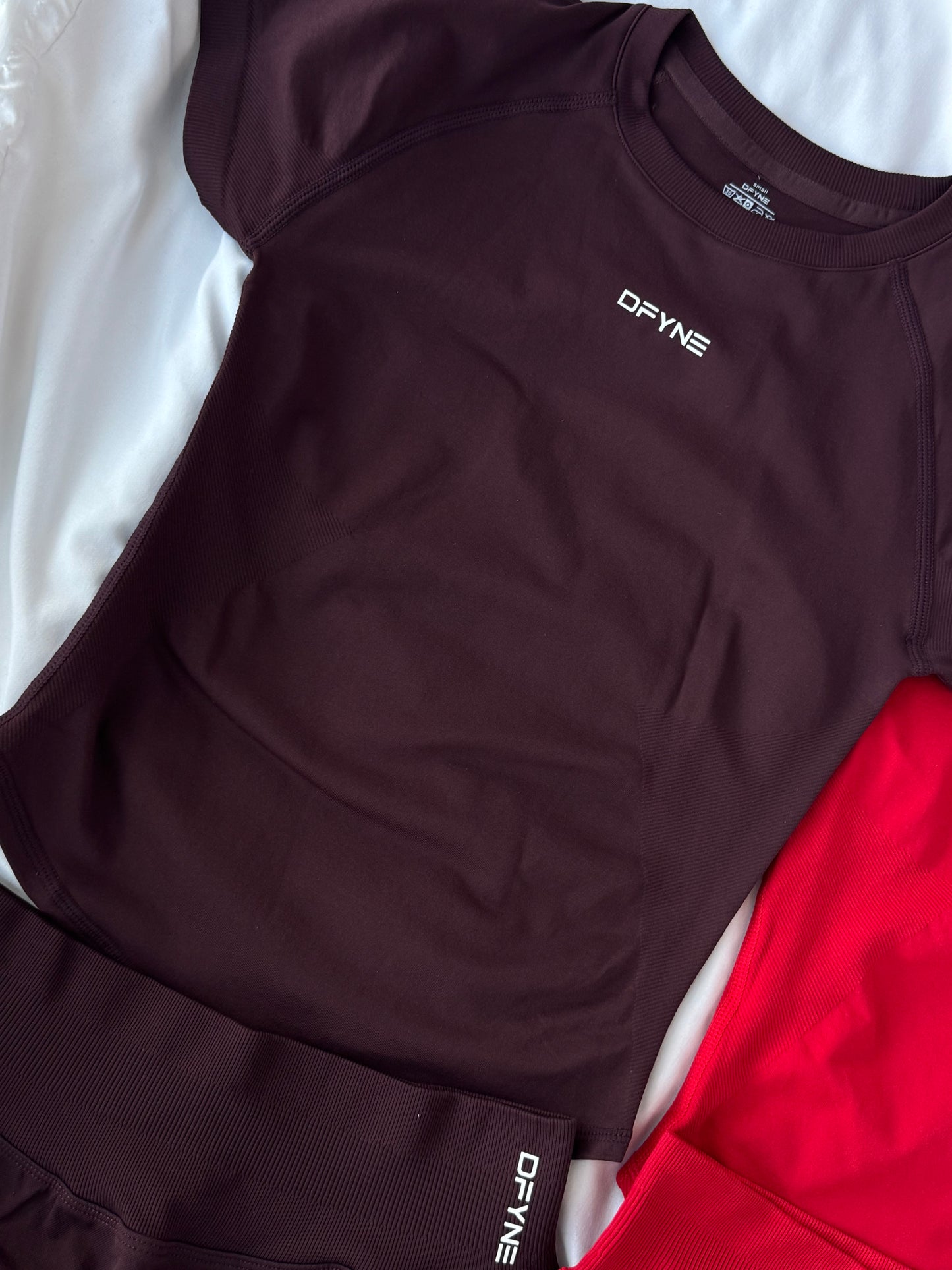 Conjunto playera de manga corta compresora y short