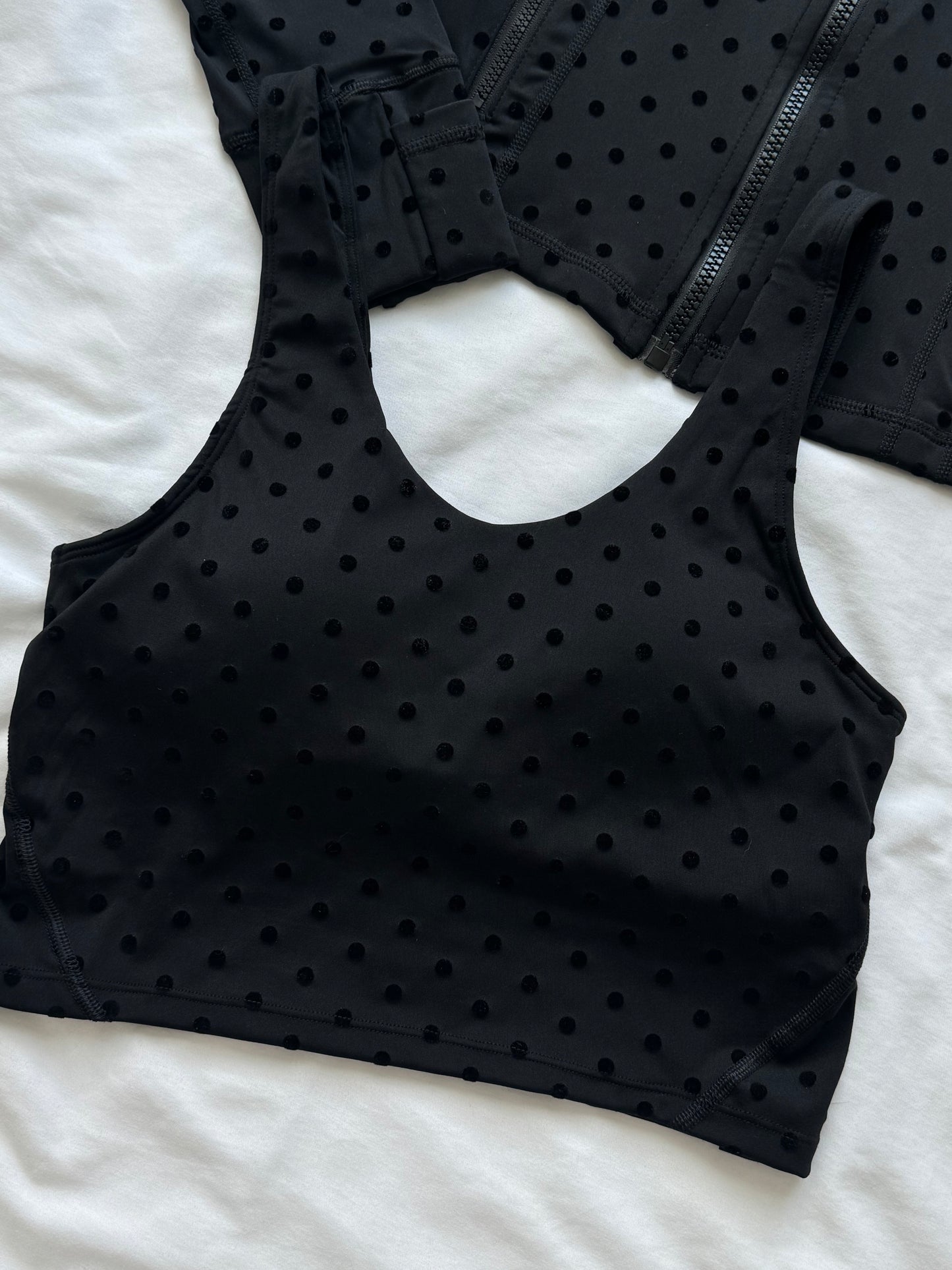 Conjunto 3 piezas define jacket, top y legging lululemon negro puntos polka